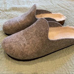 Women’s Slippers Size 9